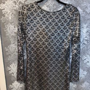 Traje hasta la rodilla